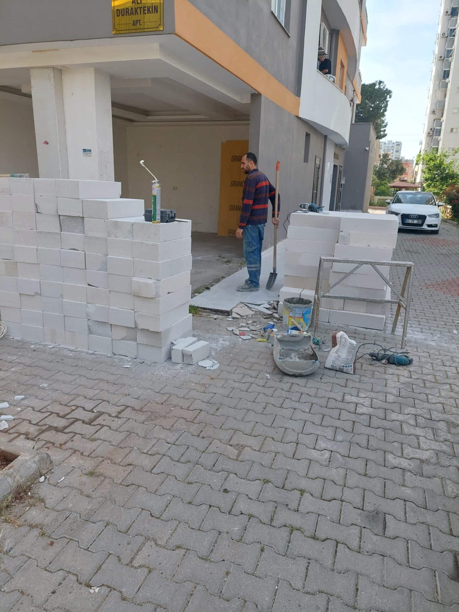 İşyerini Eve Dönüştürme 9 Bakı Kenan Evren Semti’nde işyerinin eve dönüştürülmesi kapsamında Ytong gazbeton duvar örme çalışması