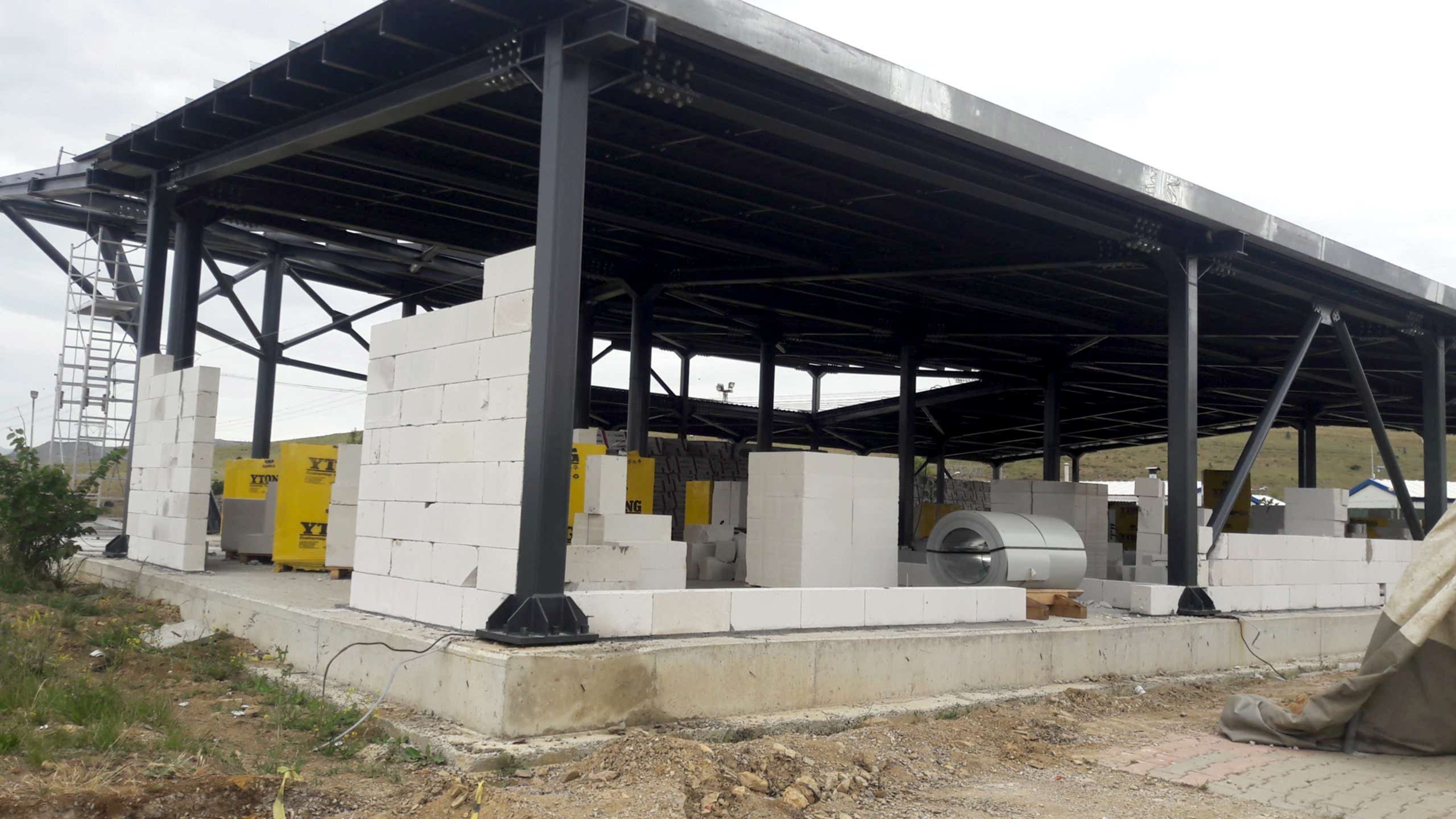 Tufanbeyli enerjisa 3 Tufanbeyli Enerjisa santrali inşaatında Ytong gazbeton ile yapılan duvar örme çalışması ve profesyonel işçilik